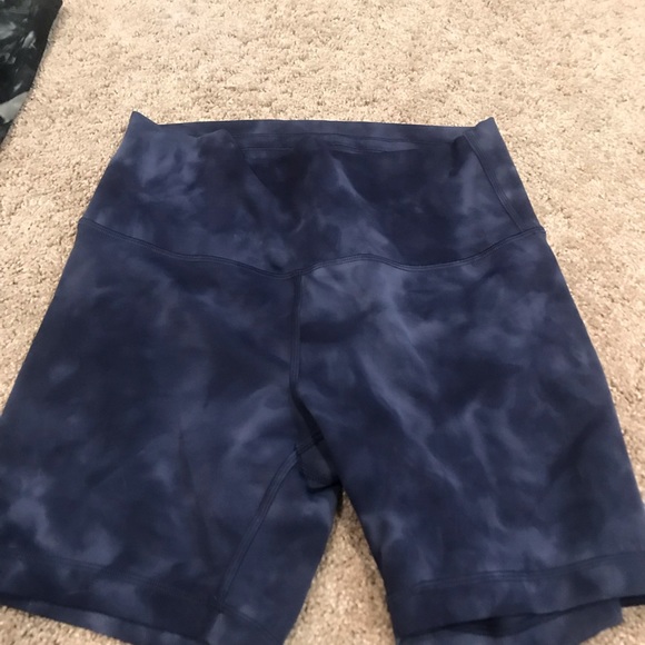 Lululemon shorts - Picture 3 of 4